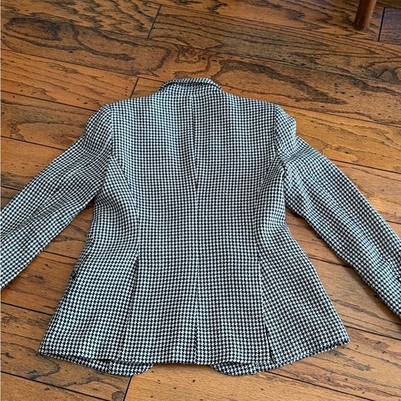 T Tahari Black and White Houndstooth Blazer - Picture 5 of 13